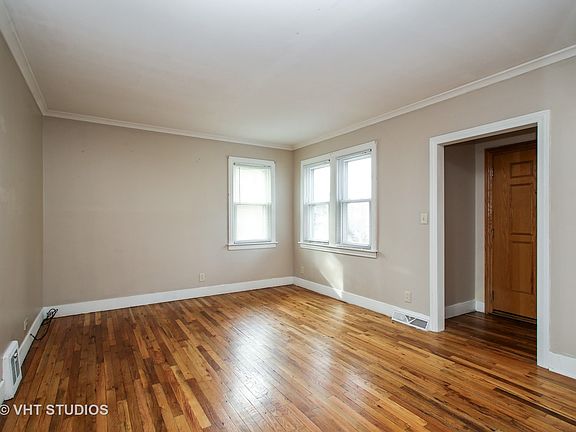 2nd image of 453 Catalpa Ave