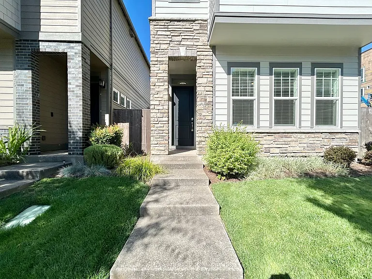 11571 SW Barber St — Photo 2