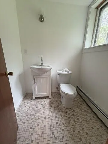 5 bed, 4250 sqft, $3,300 — Photo 2