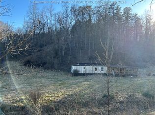 475 Cunningham Ln, Kenna, WV 25248