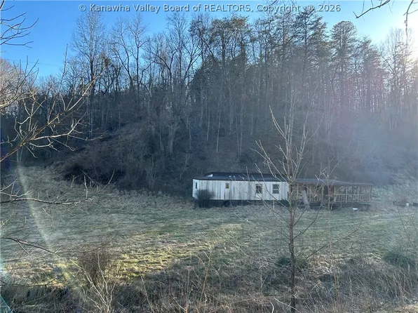 475 Cunningham Ln, Kenna, WV 25248