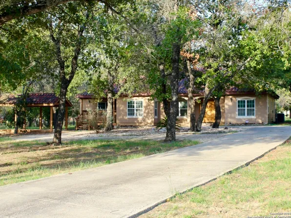 138 COUNTY ROAD 6874, Natalia, TX 78059