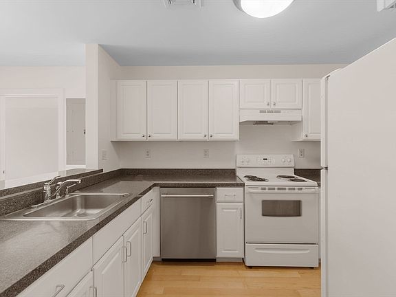 5th image of 30 Franklin St Unit 411