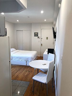 1st image of 407 W 51st St APT 4D