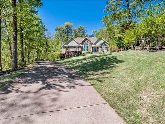 3rd image of 121 Amberleigh Dr