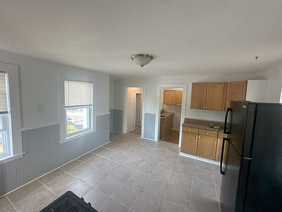 4th image of 266 Hilldale Ave #3