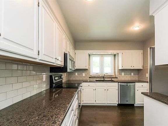 4th image of 10250 Garnett St