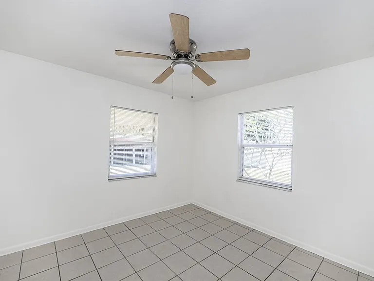 510 Sharon Cir — Photo 26