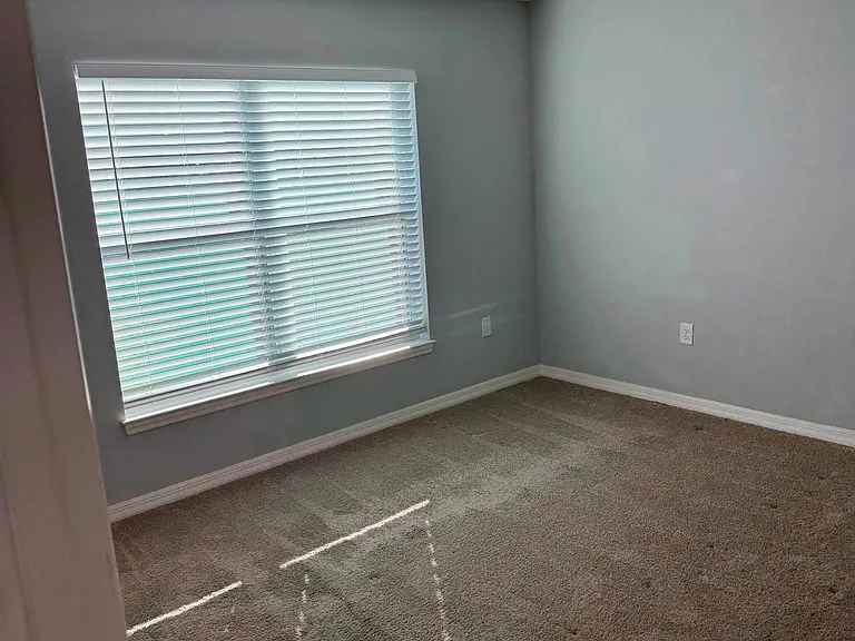 549 NE Como Ave — Photo 7
