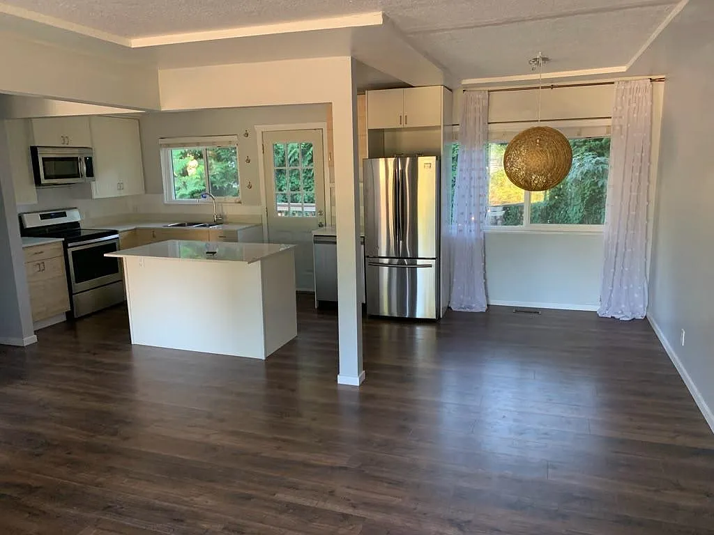 3 bed, 1160 sqft, $2,950 — Photo 4