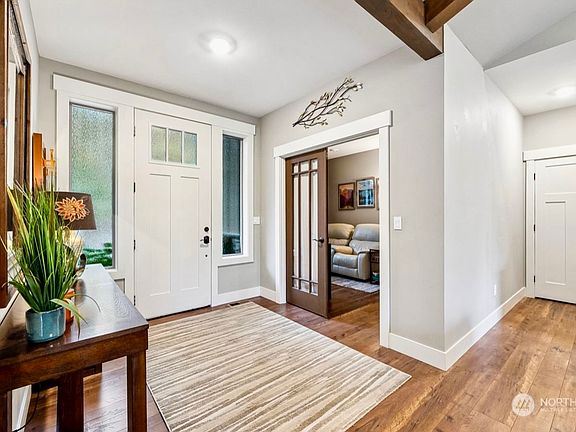 5th image of 6121 Buckthorn Court NW