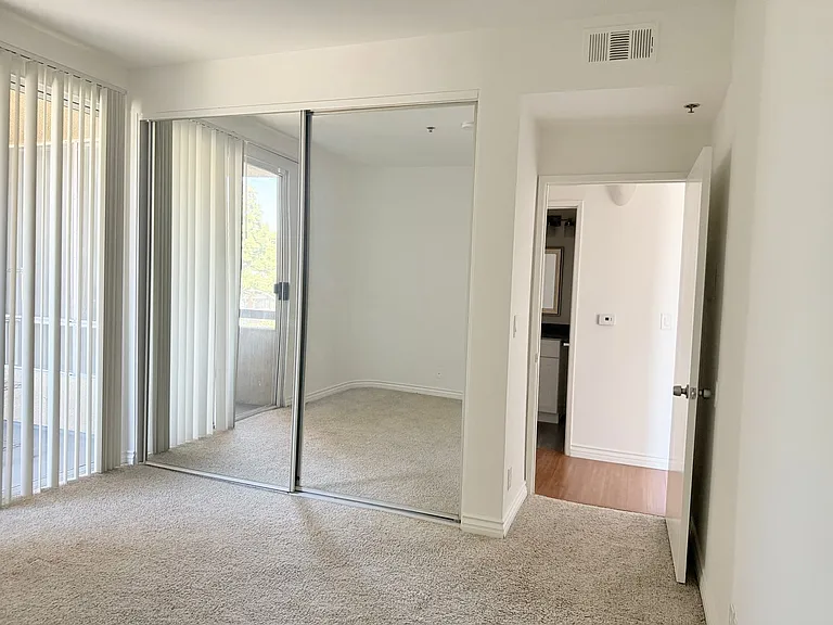 Perfectly situated 2 bedroom and 2 bathroom ! — Photo 40