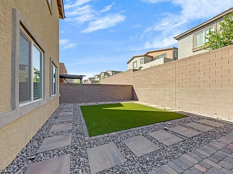 299 Mount Tyndall St — Photo 43