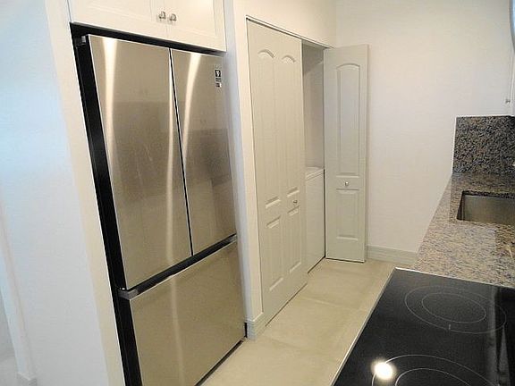 5th image of 1221 NE 9th St Unit 2