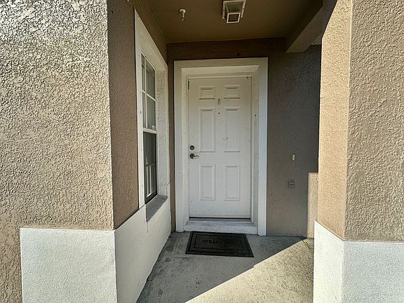 2nd image of 13924 Valleybrooke Ln