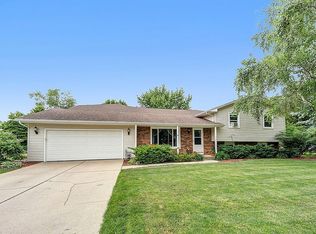 1127 Meadow View Ln, De Pere, WI 54115