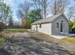 14 Laurel Dr, Oak Ridge, NJ 07438