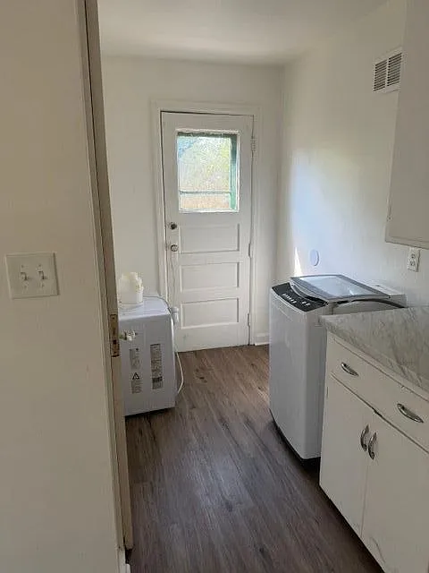2 bed, 1.0 bath, $1,100 — Photo 4
