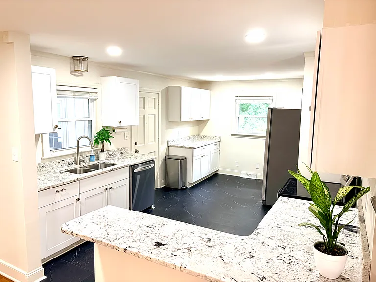 1207 Briarcliff Rd — Photo 2