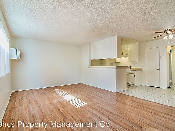 3rd image of 14831 Delano St APT 2