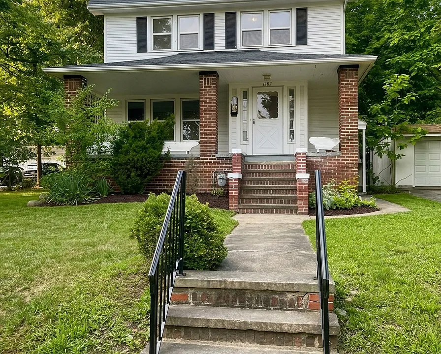 1462 Parkhill Rd