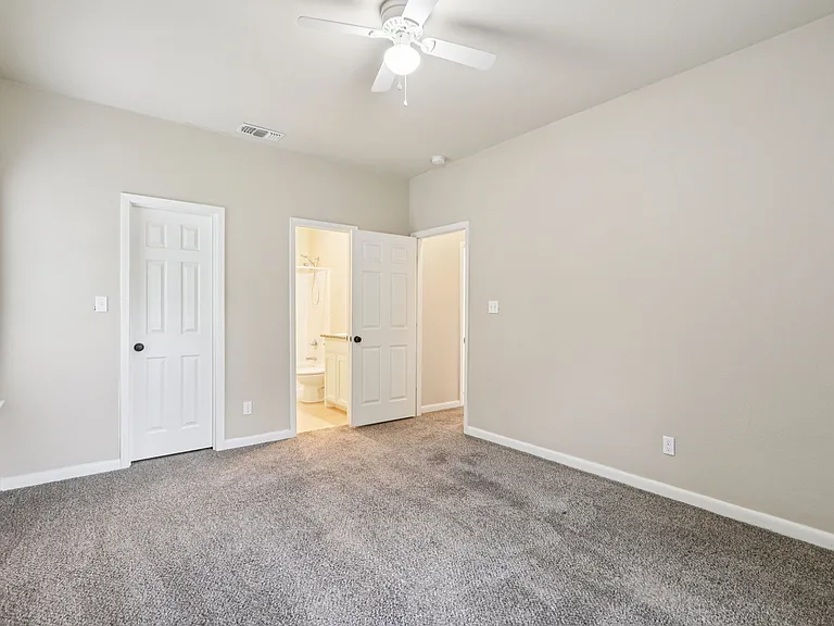 B2 - DUPLEX - 2BD, 2BA - 1054SF - Master Bedroom