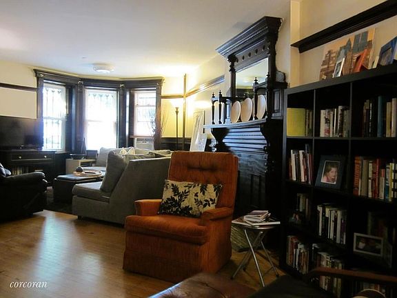 5th image of 89 Halsey St APT 1