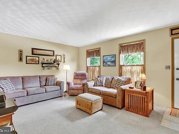 3rd image of 84 Gardenia Dr