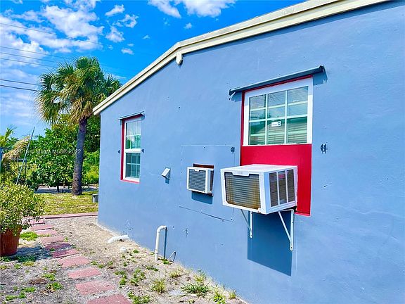 3rd image of 381 NW 16th St #0