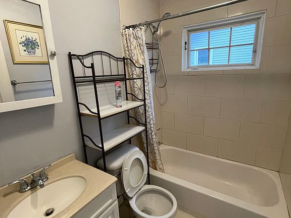 3rd image of 11 Arbutus Ave #1