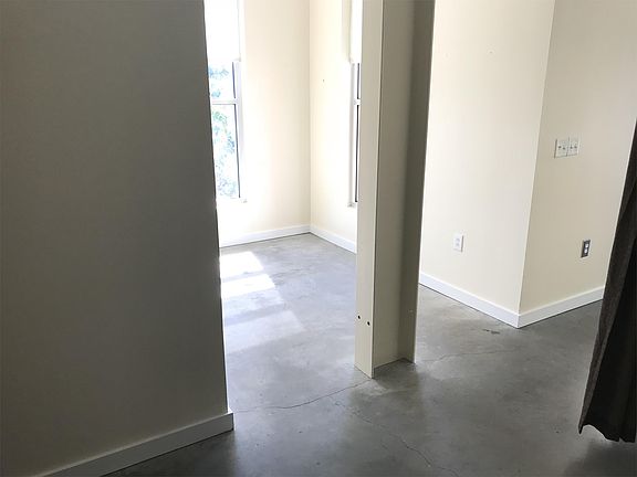 3rd image of 2514 Abercorn St APT 201