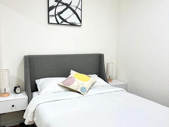4th image of 469 Clifton Ave APT 3