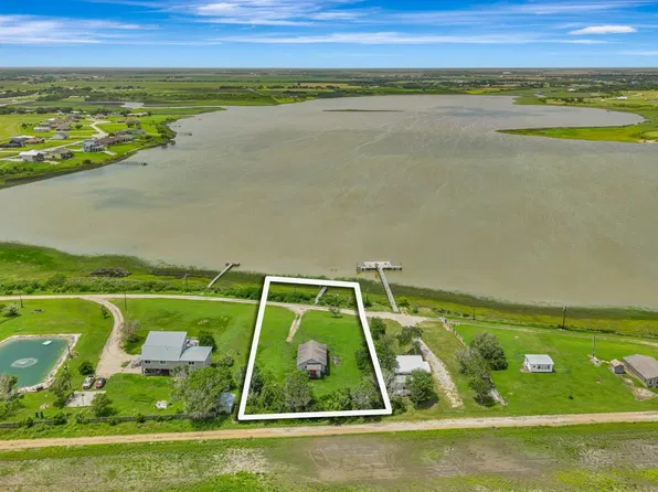 195 Wall Ln, Port Lavaca, TX 77979