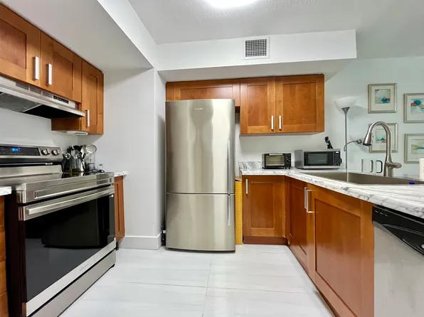 9499 Collins Ave APT 207, Surfside, FL 33154