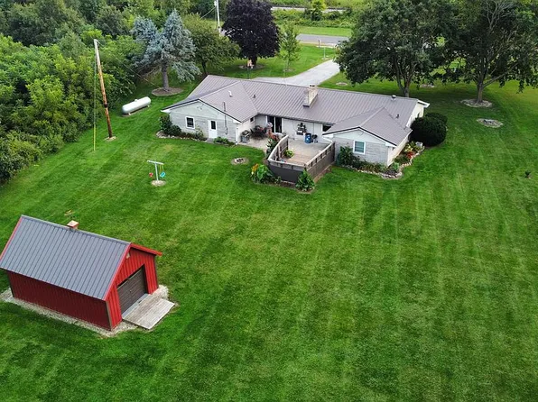 1336 Lincoln Hwy, Bourbon, IN 46504