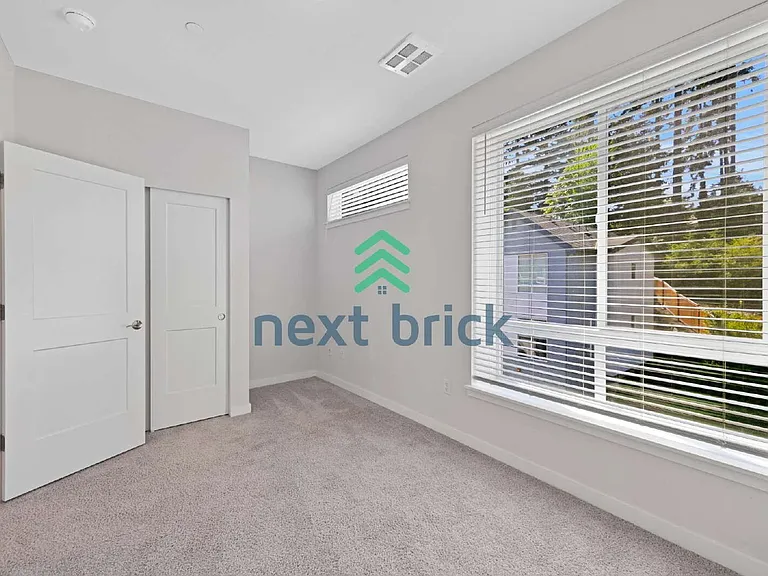 10945 NE 189th Pl #F — Photo 14