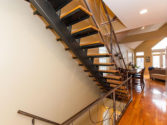 4th image of 928 N Wood St #3A