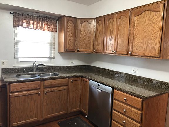 4th image of 704 Cedar Lake Ave