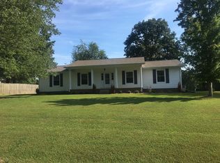1700 Sundown Dr, Lawrenceburg, TN 38464