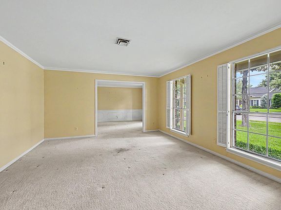 3rd image of 7827 Meadowbriar Ln