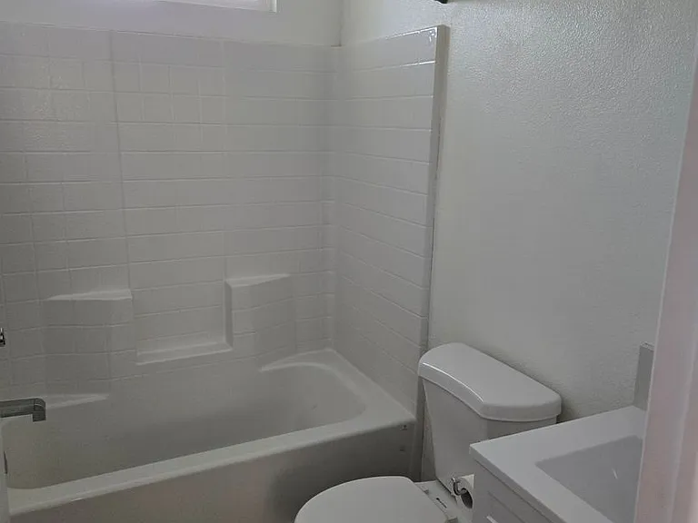 289 W Belleview Ave #B — Photo 3