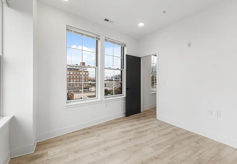 943 Washington Ave #303 — Photo 11