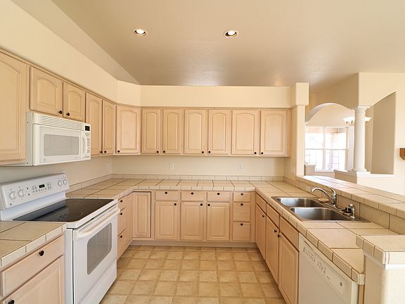 5th image of 7405 Amberly Dr