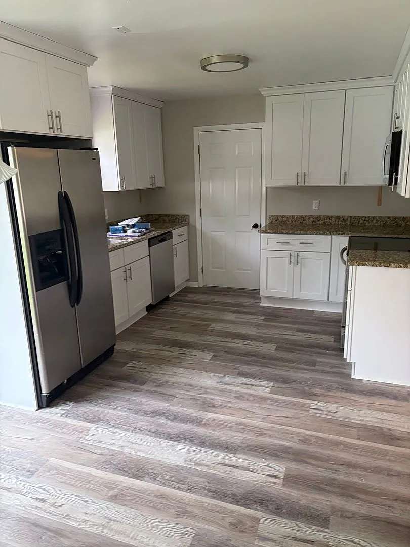 Spacious 4-Bedroom Home with Garage & Fenced Backyard in Hampton! — Photo 4
