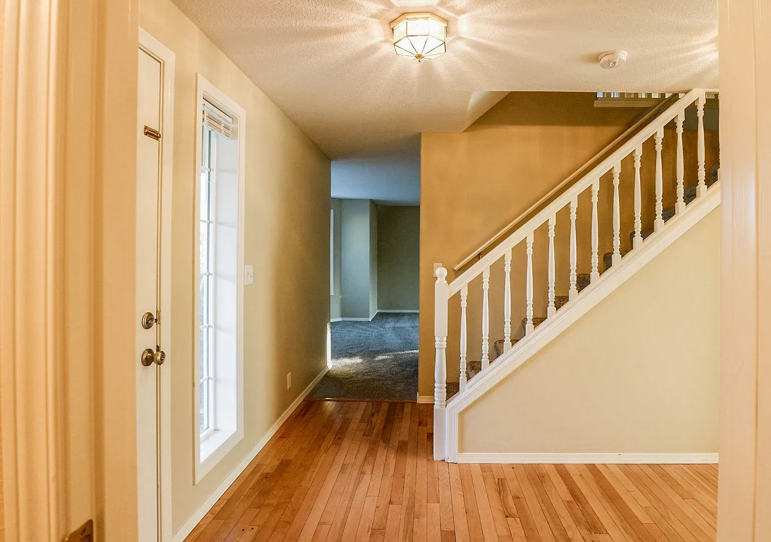 Spacious 4 Bedroom near Mountain View High! — Photo 3