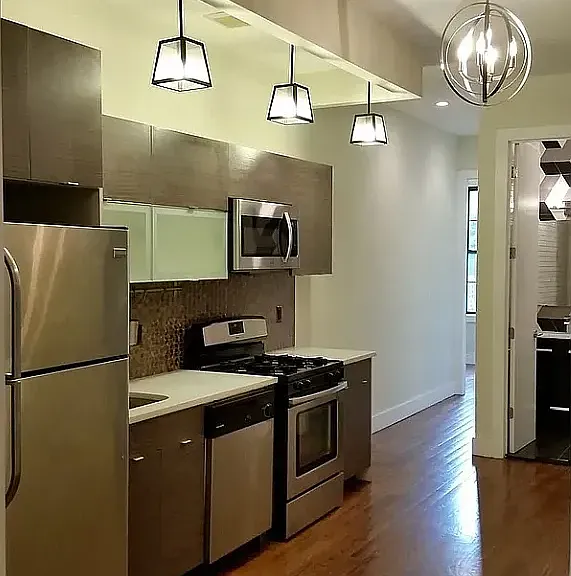 255 Hart St #2L — Photo 5