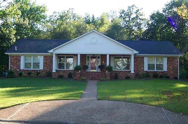 1st image of 1206 Dogwood Dr E