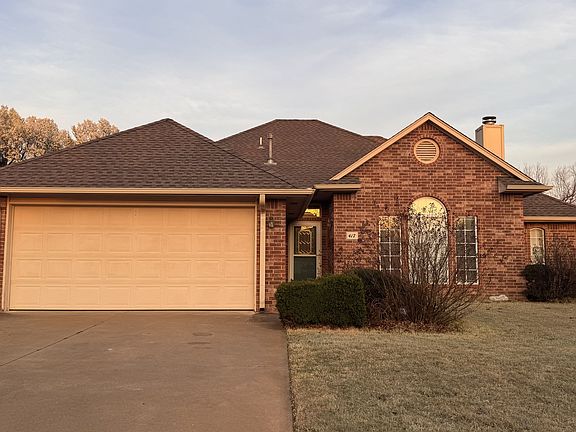 2nd image of 417 Oakdale Dr