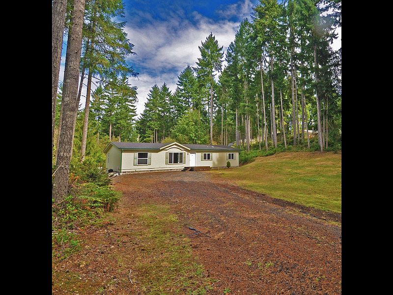 So much Privacy on this flat lot next to golf course.