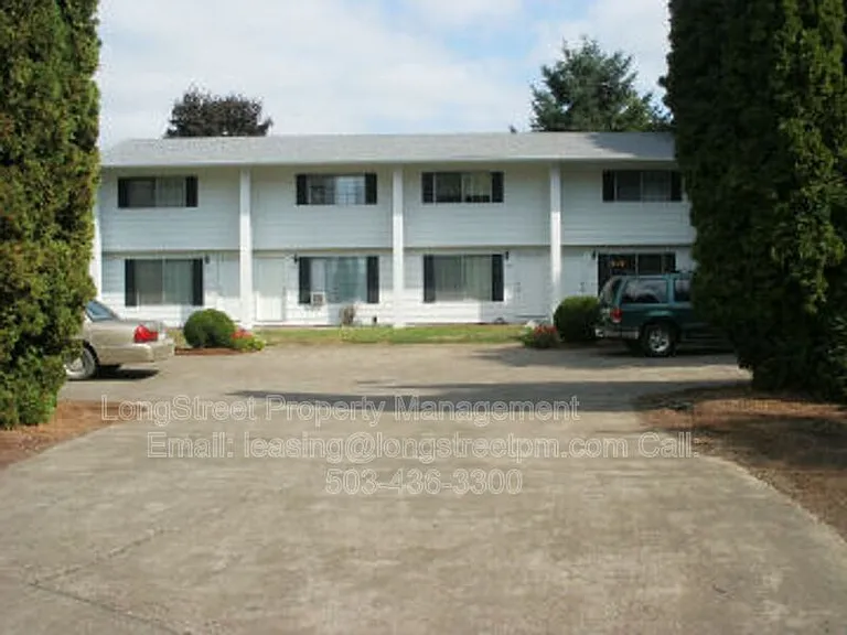 1781 SE Lilly Pl — Photo 1